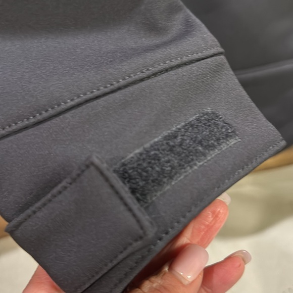 Carhartt Men’s Black Zip Up Rain Defender Jacket W/ Front Zipper Pockets - Picture 8 of 10